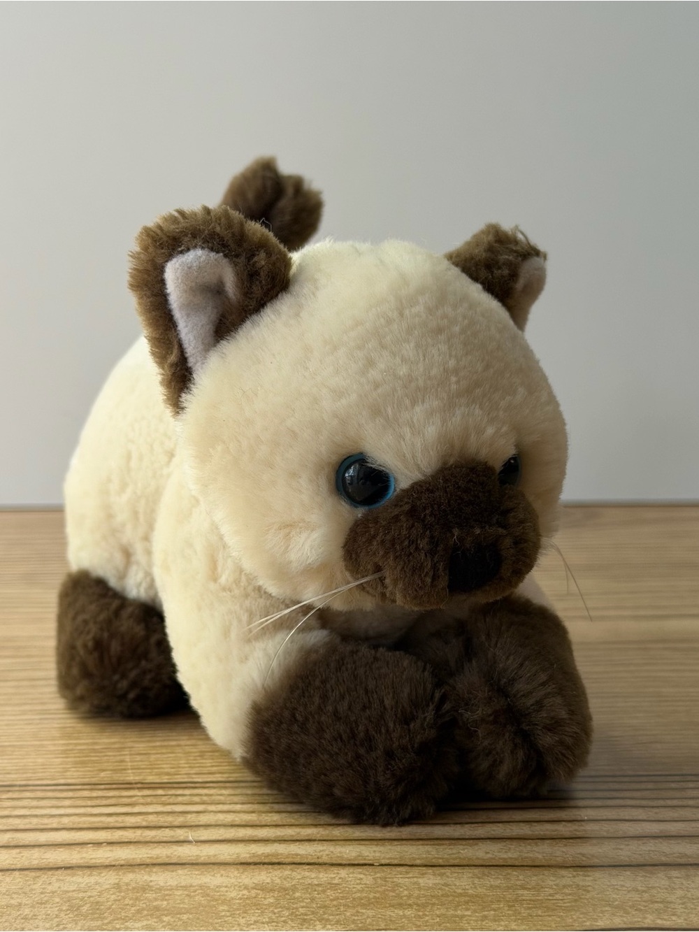 Dakin 1994 Vintage Siamese Cat Squeeze Me Plush Stuffed Animal